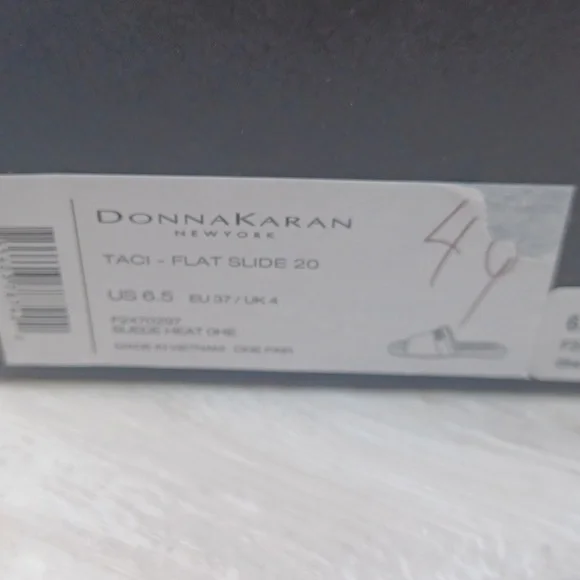 Donna Karan Taci Flat Slide NIB - Picture 9 of 9